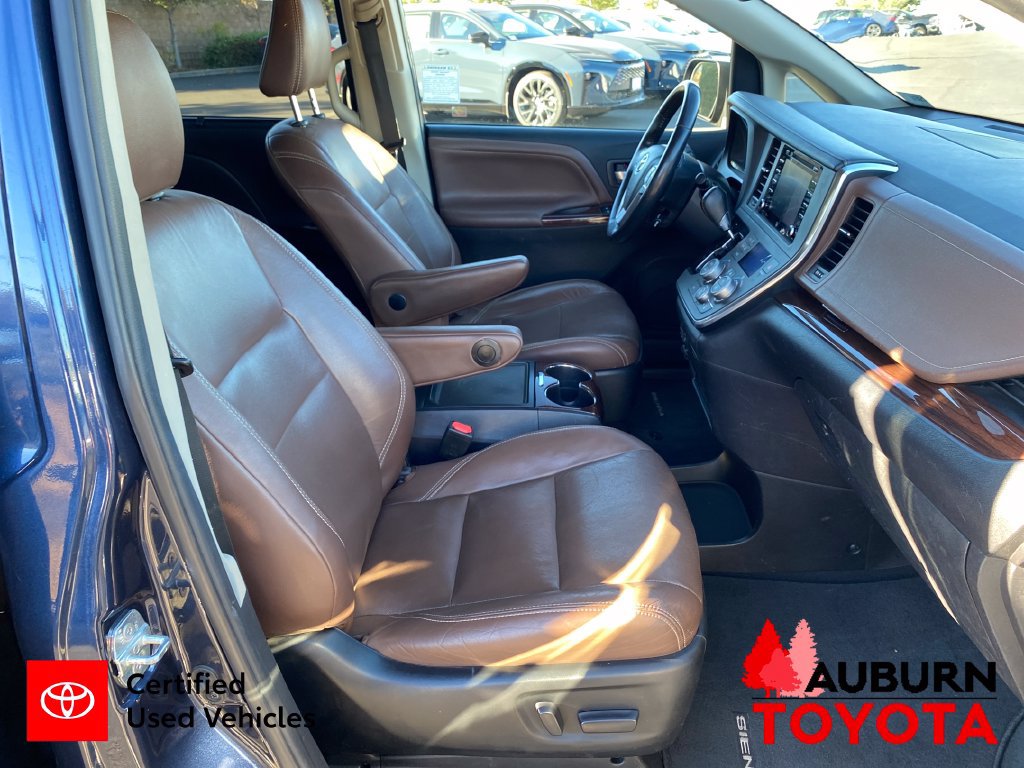 Certified 2019 Toyota Sienna Limited Premium w/ Carpet Mat Package AWD/4WD image 23