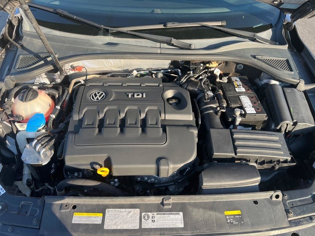 Used 2015 Volkswagen Passat TDI SE FWD image 8