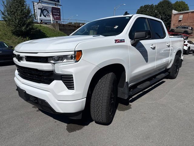 Used 2024 Chevrolet Silverado 1500 RST w/ Z71 Off-Road Package AWD/4WD image 5