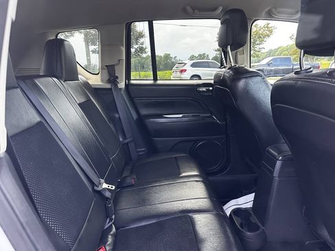 Used 2016 Jeep Compass Latitude FWD image 22