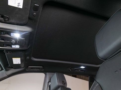 Used 2024 GMC Yukon Denali image 25