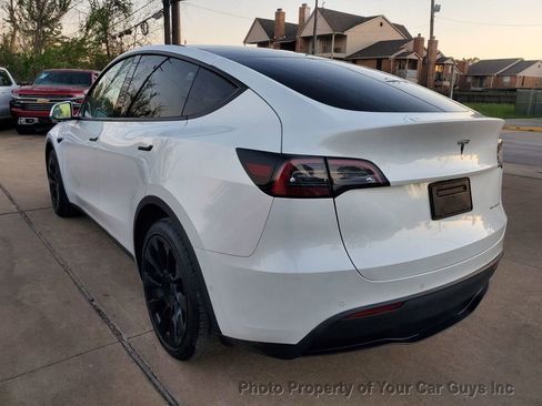 Used 2022 Tesla Model Y Long Range image 11