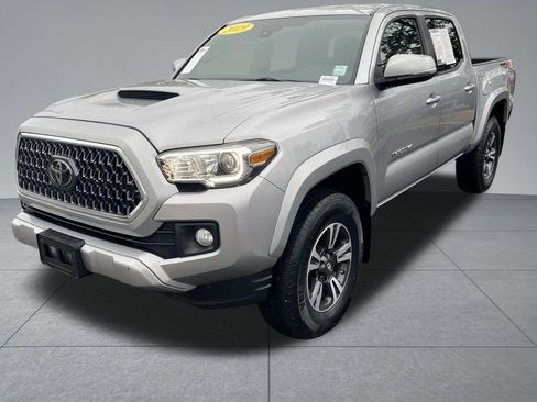 Used 2019 Toyota Tacoma TRD Sport image 2