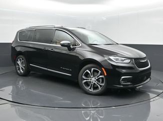 New 2026 Chrysler Pacifica Pinnacle image 1