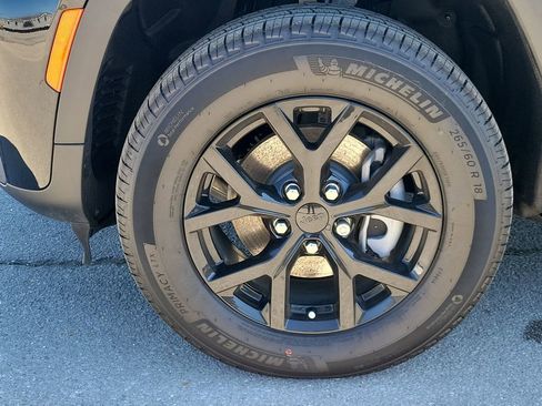 New 2026 Jeep Grand Cherokee Altitude image 8