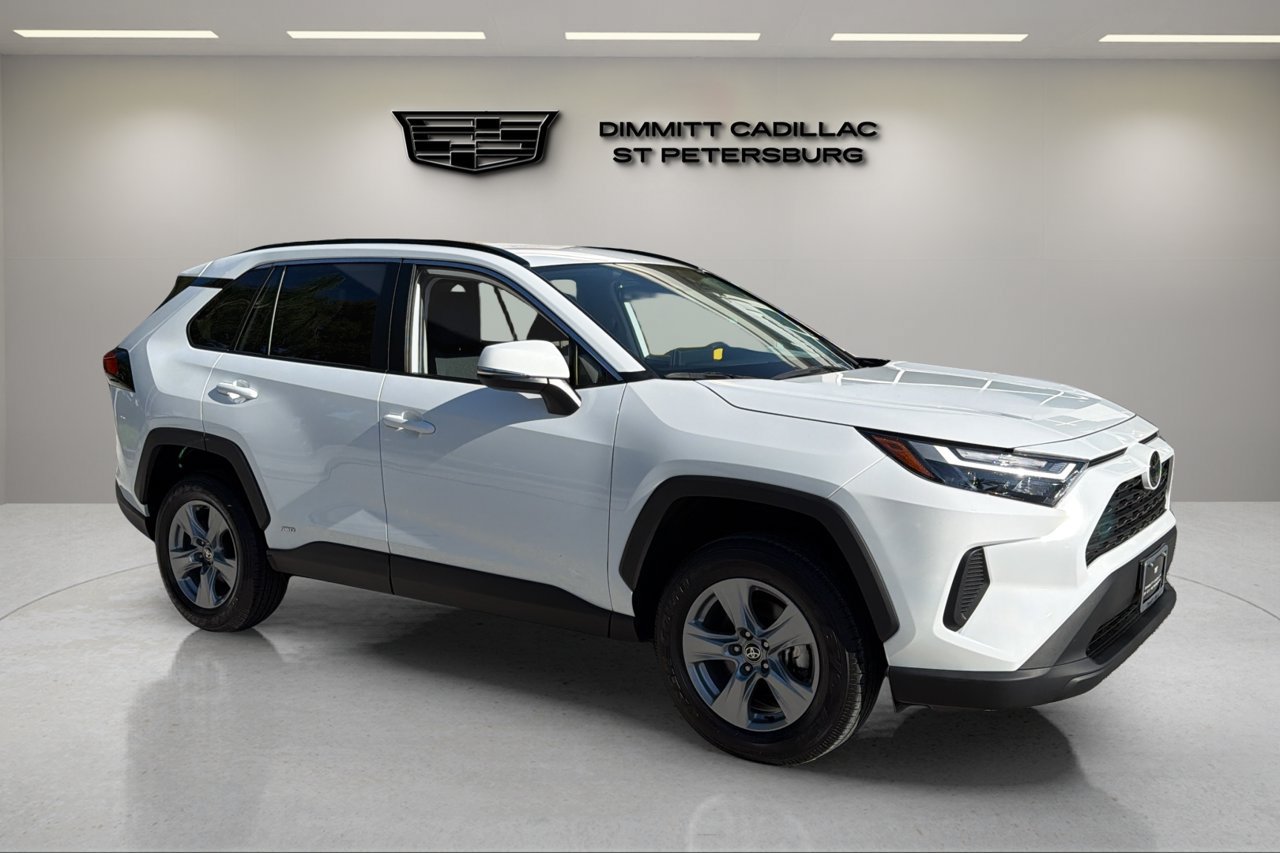 Used 2025 Toyota RAV4 XLE AWD/4WD image 7