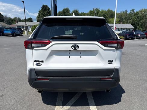Used 2024 Toyota RAV4 XLE w/ Convenience Package AWD/4WD image 4