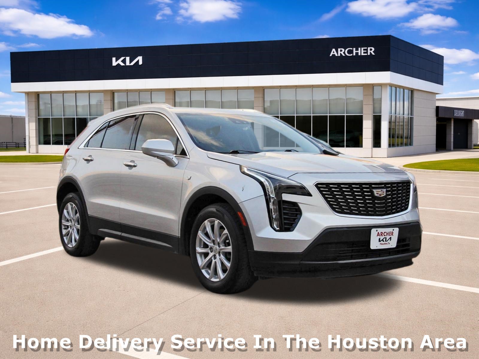 Used 2022 Cadillac XT4 Luxury w/ Cold Weather Package FWD image 1
