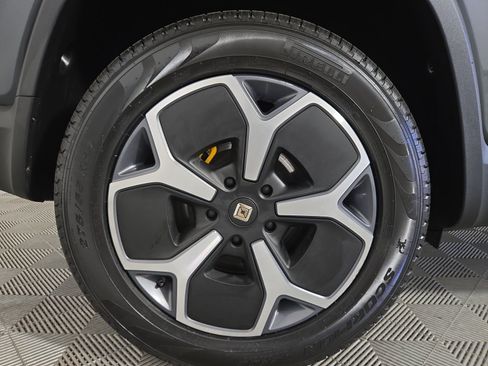 Used 2024 Rivian R1S Adventure AWD/4WD image 12
