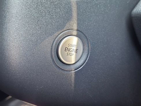Used 2022 Volkswagen ID.4 Pro AWD/4WD image 16