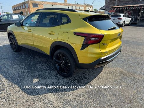Used 2024 Chevrolet Trax ACTIV w/ Sunroof Package image 8