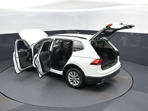 Used 2018 Volkswagen Tiguan SE FWD image 2