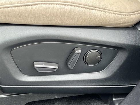 Used 2020 Ford Explorer XLT w/ Equipment Group 202A image 24