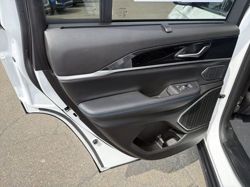 Used 2023 Jeep Grand Cherokee Trailhawk w/ Luxury Tech Group III AWD/4WD image 13