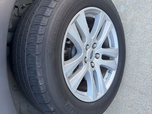 Used 2018 Ford Explorer XLT w/ Equipment Group 202A image 20