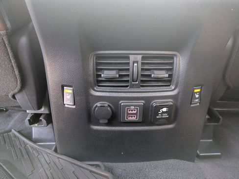 Used 2021 Nissan Titan Platinum Reserve w/ Moonroof Package image 26