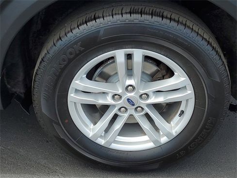 Certified 2023 Ford Explorer XLT w/ Equipment Group 202A image 5