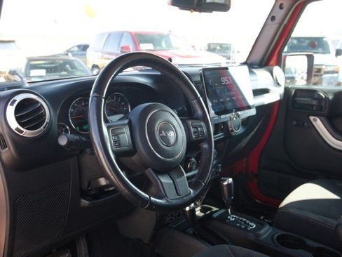 Used 2017 Jeep Wrangler Unlimited Sahara AWD/4WD image 14