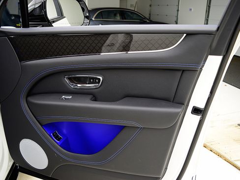 New 2025 Bentley Bentayga image 41