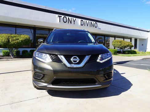 Used 2016 Nissan Rogue S w/ Appearance Package image 3