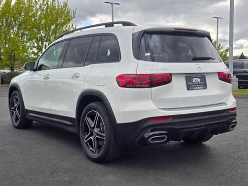 Used 2023 Mercedes-Benz GLB 250 4MATIC w/ AMG Line image 4