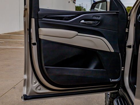 Used 2021 Cadillac Escalade Sport AWD/4WD image 36
