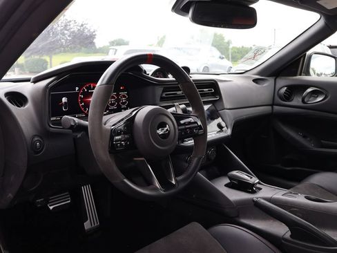 Used 2025 Nissan Z NISMO w/ Floor Mat Package RWD image 12