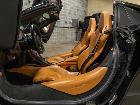 Used 2020 McLaren 720S Spider image 43
