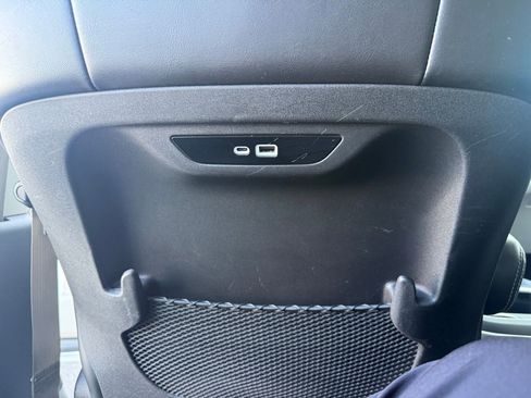 Used 2024 Chrysler Pacifica Touring-L image 14