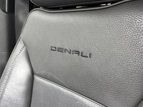 Used 2022 GMC Yukon XL Denali AWD/4WD image 32
