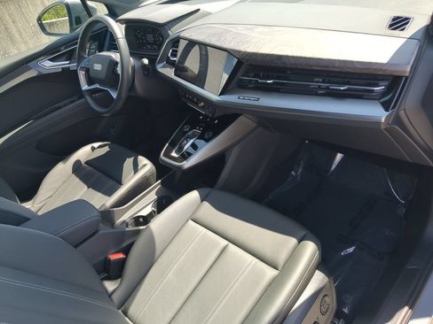 Used 2023 Audi Q4 e-tron Premium w/ Convenience Package RWD image 12
