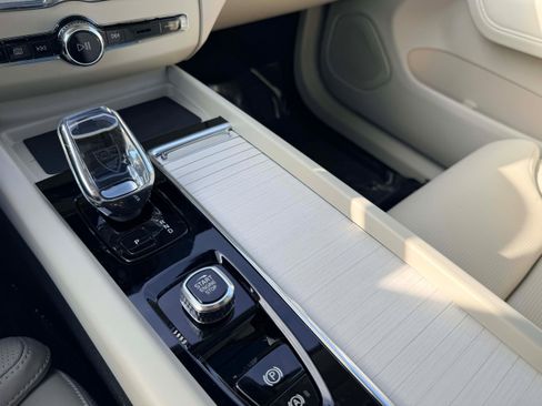 New 2026 Volvo XC60 B5 Ultra w/ Protection Package Premier image 23