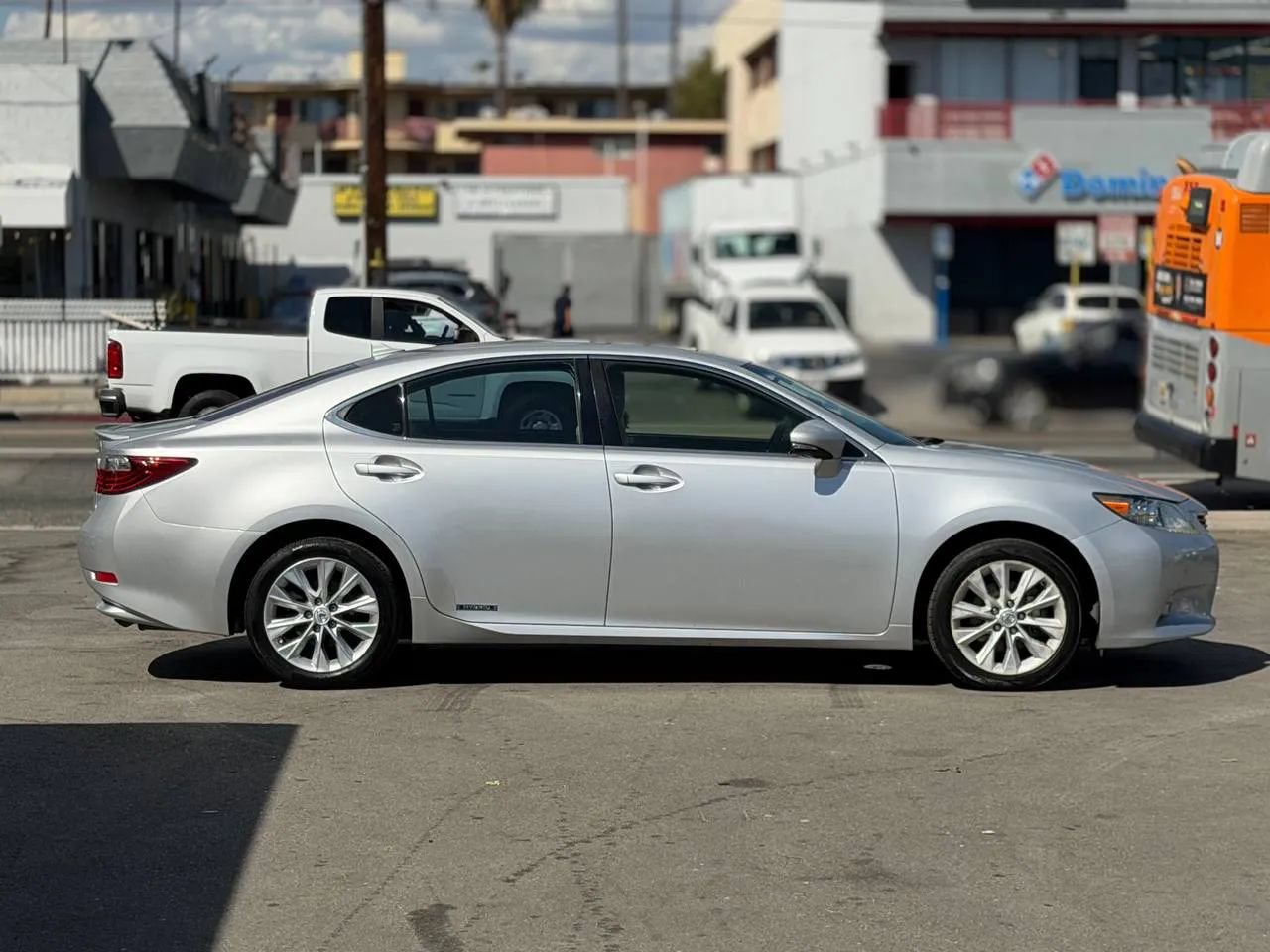 Used 2014 Lexus ES 300h w/ Premium Package w/Bamboo Trim FWD image 16