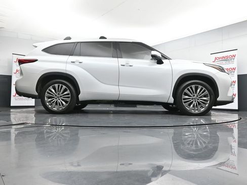 Used 2023 Toyota Highlander Platinum image 24