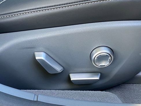 Used 2024 Lucid Air Pure RWD image 43