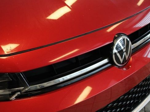 Used 2025 Volkswagen Jetta SE w/ Sunroof Package image 30