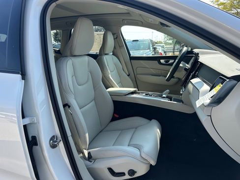 New 2026 Volvo XC60 B5 Ultra image 8