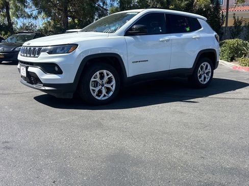 Used 2025 Jeep Compass Latitude w/ Sun & Sound Group AWD/4WD image 1