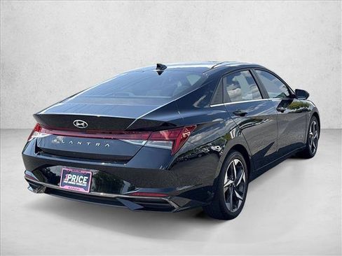 Used 2022 Hyundai Elantra SEL w/ Convenience + Premium Package FWD image 5