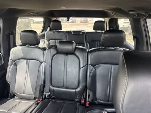 Used 2024 Jeep Wagoneer Series II w/ Flexible Seating Group RWD image 12