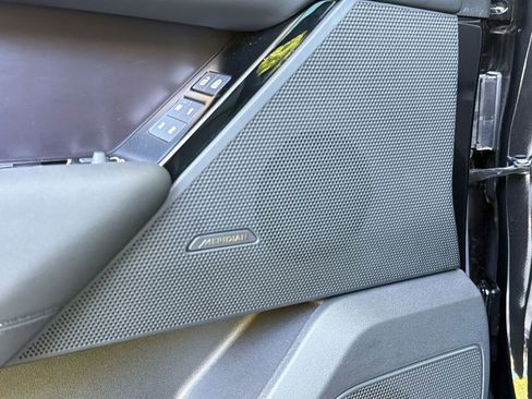 Certified 2026 Land Rover Range Rover Velar Dynamic SE AWD/4WD image 23