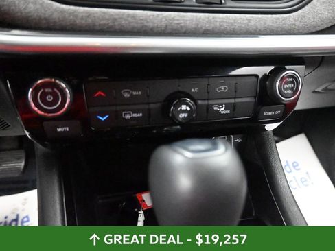Used 2024 Jeep Compass Latitude image 39