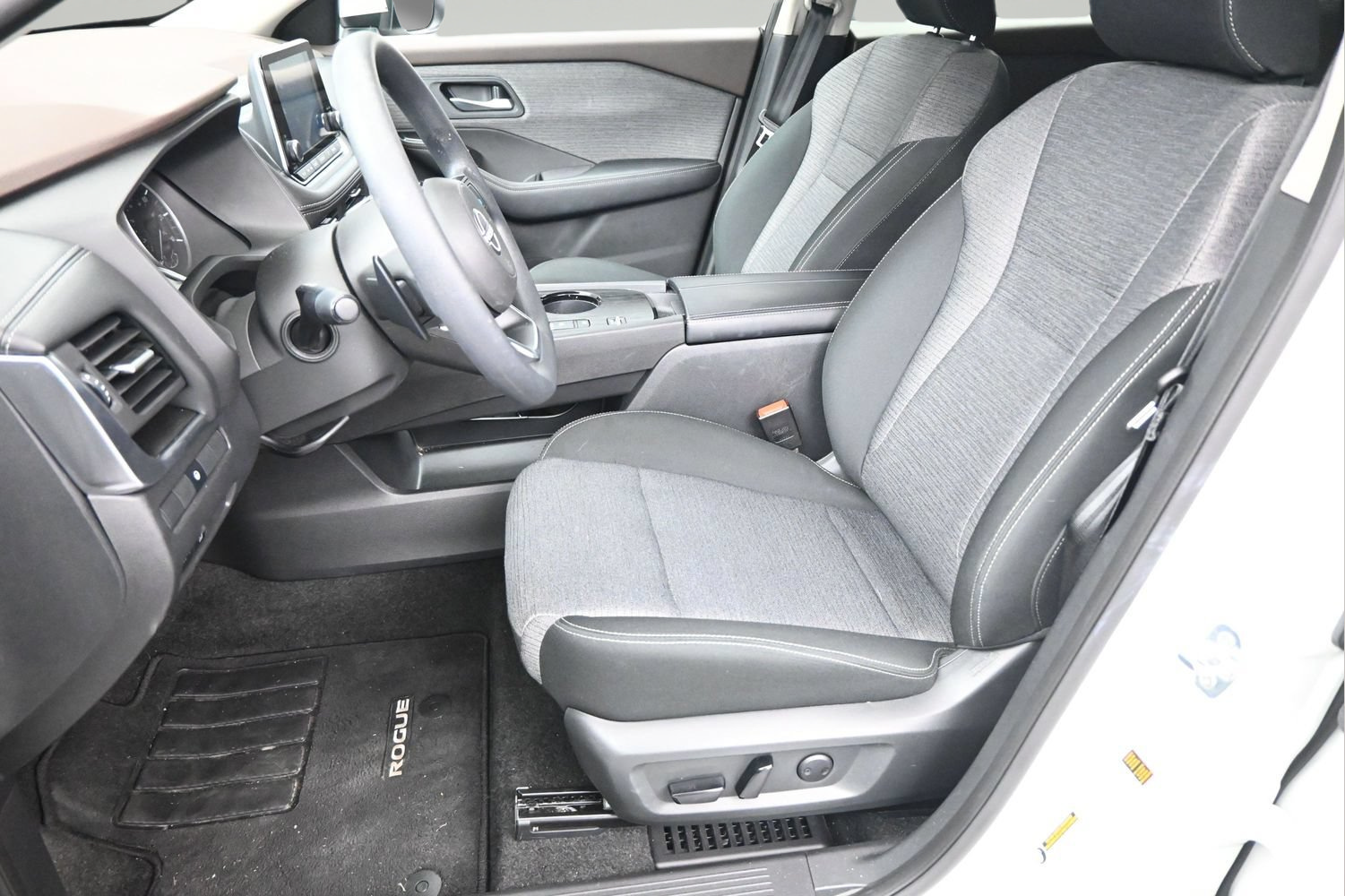Certified 2023 Nissan Rogue SV FWD image 9