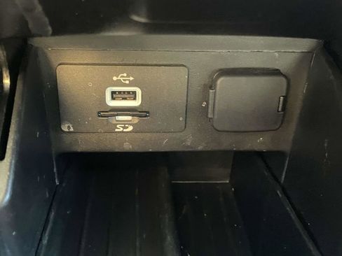 Used 2016 Ford Explorer XLT w/ Equipment Group 202A image 40