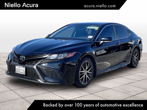 Used 2022 Toyota Camry SE w/ Convenience Package image 1