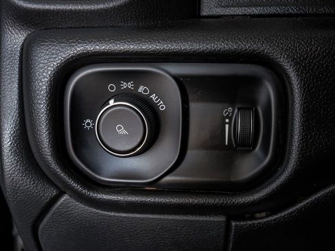 Used 2022 RAM 2500 Tradesman w/ Chrome Appearance Group image 26