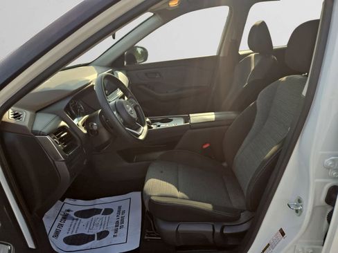 Used 2022 Nissan Rogue S FWD image 9