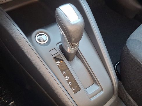 New 2025 Nissan Kicks Play S image 9