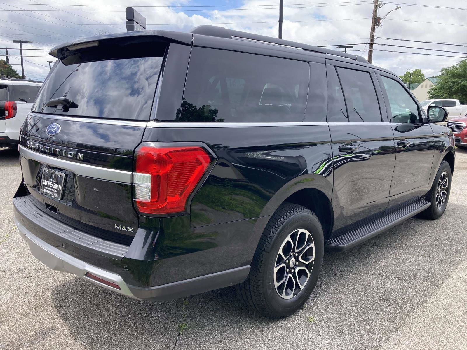 Used 2024 Ford Expedition Max XLT RWD image 3