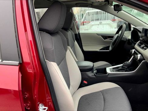 Used 2023 Toyota RAV4 XLE w/ Convenience Package FWD image 9